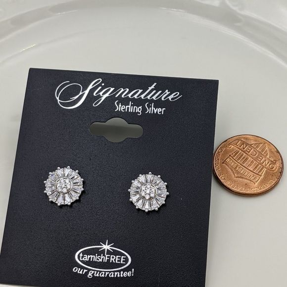 ✨3 for 25✨ Sterling Silver CZ Round Stud Earings - Picture 2 of 5